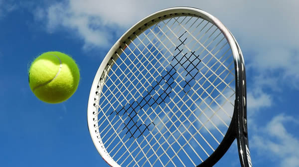 Muốn giảm nguy cơ chết sớm 50%: Chơi tennis thay vì bóng đá